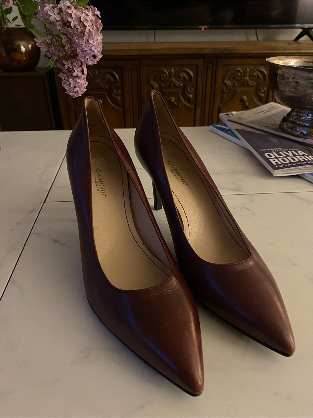 La CANADIENNE Women’s Pointed-Toe Pumps in Maroon